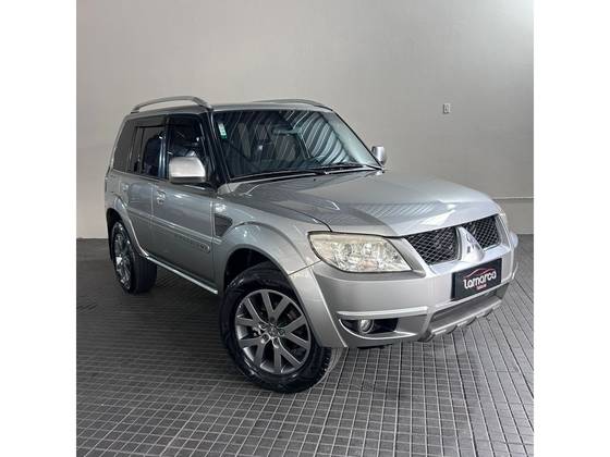 MITSUBISHI PAJERO TR4 2.0 4X2 16V 140CV FLEX 4P MANUAL MITSUBISHI PAJERO TR4 2.0 4X2 16V 140CV FLEX 4P MANUAL